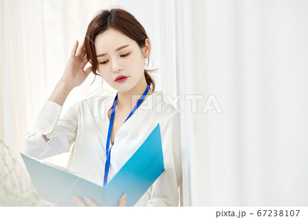 ビジネス 女性 女 67238107
