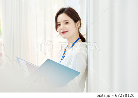 ビジネス 女性 女 67238120
