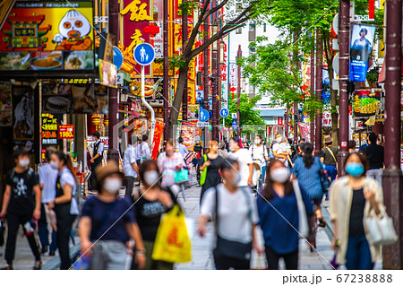 日本の横浜都市景観 横浜中華街(マスク姿が目立つ)=2020年7月7日 日本の横浜都市景観 横浜中華街(マスク姿が目立つ)=2020年7月7日 67238888