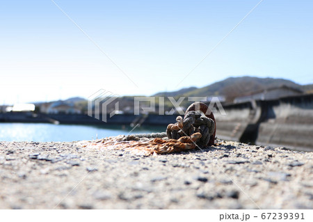 古びたもやい綱 67239391