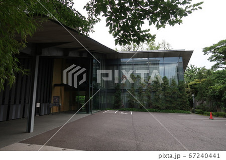 新型コロナウイルスの影響で休館中の誰もいない根津美術館 新型コロナウイルスの影響で休館中の誰もいない根津美術館 67240441