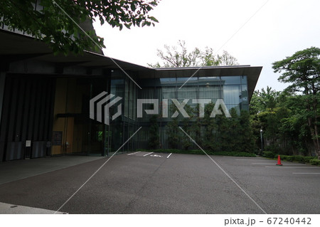 新型コロナウイルスの影響で休館中の誰もいない根津美術館 新型コロナウイルスの影響で休館中の誰もいない根津美術館 67240442