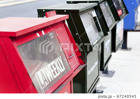 新聞の販売機 67240545