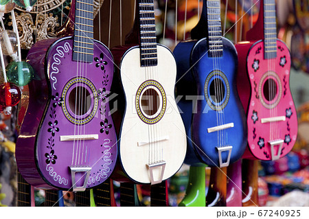 オリベラストリートの土産物屋 67240925