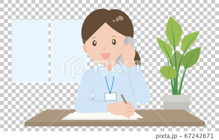 電話を受けるオフィスの女性 67242671