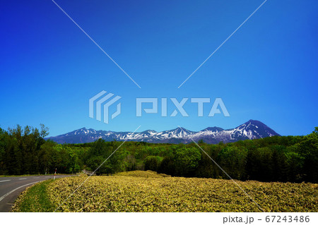 道道93号から見た知床連山 67243486