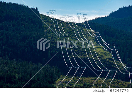 送電線　　ブリティッシュコロンビア　カナダ　 67247776