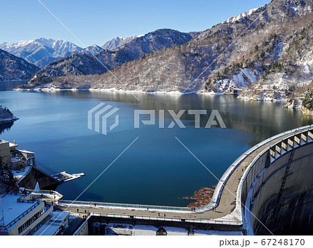 雪が少し残る黒部ダム 富山県 雪が少し残る黒部ダム 富山県 67248170
