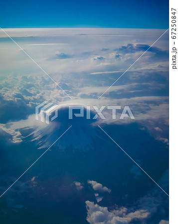 富士山 笠雲 空撮の写真素材