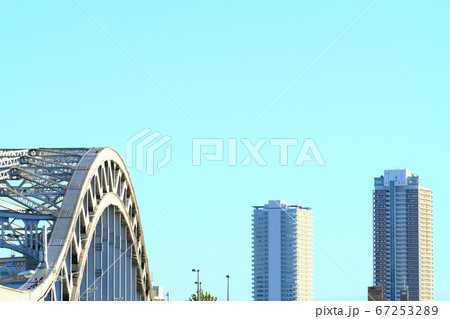 岐阜市、忠節橋と岐阜駅前高層ビル群の風景 67253289