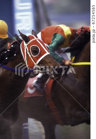 競馬 ダートレース 縦位置 02 競馬 ダートレース 縦位置 02 67254565
