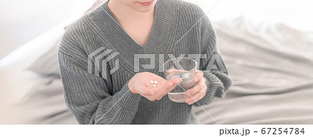 一人暮らしの女性 一人暮らしの女性 67254784