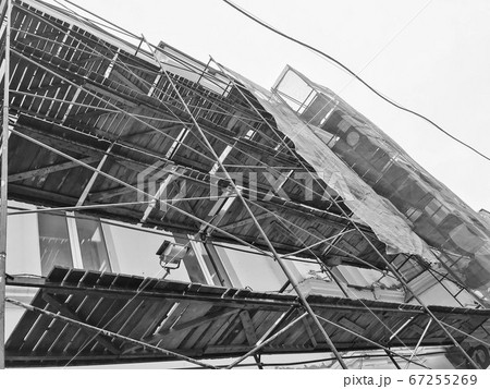 Repair work on the facade of the building 67255269