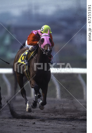 競馬　ダートレース　縦位置　017 67255391