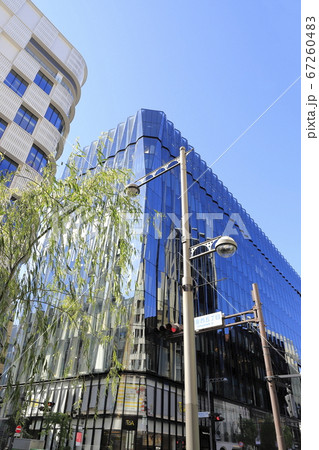 銀座西五丁目　外堀通りの街並み　 67260483