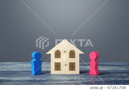 Figures of husband and wife and house puzzle. Marriage contract. Buying or building a dream home. Division of marital property real estate. Dispute. Conflict resolution. Legal regulation. Divorcement Figures of husband and wife and house puzzle. Marriage contract. Buying or building a dream home. Division of marital property real estate. Dispute. Conflict resolution. Legal regulation. Divorcement 67261708