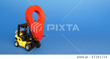 Yellow forklift carries a red location navigation pointer. Tracking. Transportation and delivery services. Moving cargo. Transfer and trade. Freight, production chains logistics and globalization. 67261714