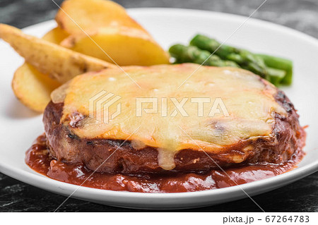 チーズハンバーグ 67264783