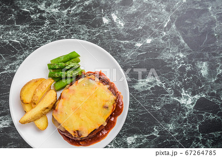 チーズハンバーグ 67264785