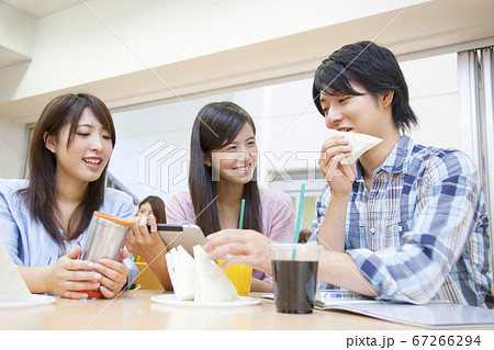 大学の食堂 67266294
