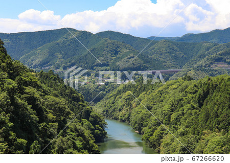 桂橋から見た相模川（神奈川県相模原市） 67266620