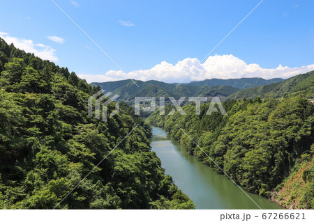 桂橋から見た相模川（神奈川県相模原市） 67266621