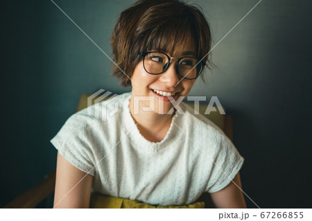 知的なアラサーメガネ女子 67266855