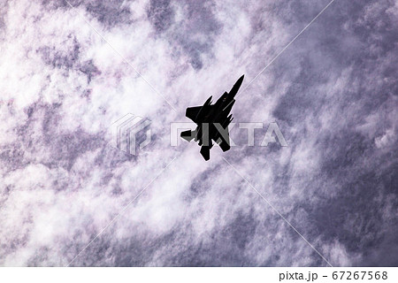 沖縄で飛行訓練をする米軍戦闘機 沖縄で飛行訓練をする米軍戦闘機 67267568