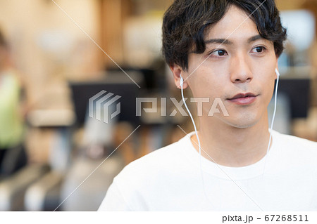 若い男性、スポーツジム 若い男性、スポーツジム 67268511