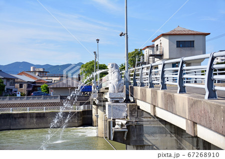 田川市の珍スポット彦山川の水を吐く狛犬 67268910