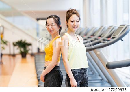 若い女性、スポーツジム 67269933