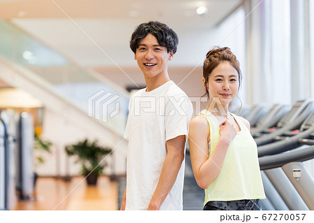 若い男女、スポーツジム 若い男女、スポーツジム 67270057
