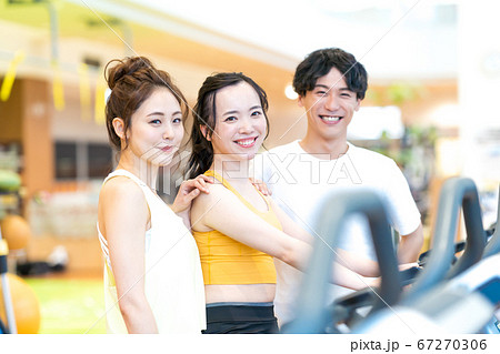 若い男女、スポーツジム 若い男女、スポーツジム 67270306