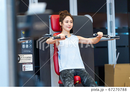 若い女性、スポーツジム 67270788