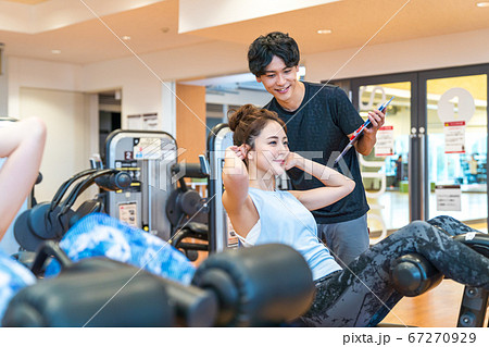 若い女性、スポーツジム 若い女性、スポーツジム 67270929