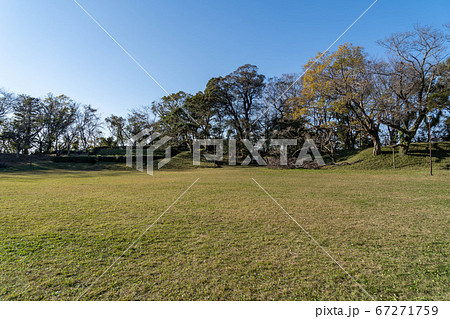 佐倉城址　本丸　天守台と銅櫓跡と土塁 67271759