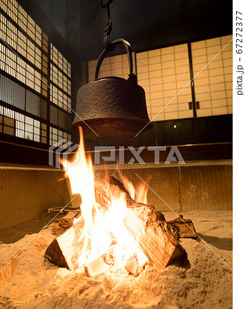 古民家の囲炉裏 67272377