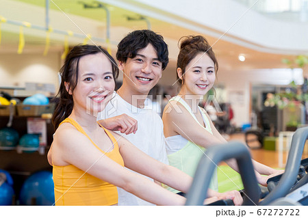 若い男女、スポーツジム 若い男女、スポーツジム 67272722