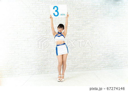 レースクイーンの女性 67274146