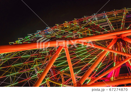 Ferris wheel at the fair ground at night 67274870
