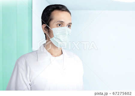 Asian man wearing a flu mask Asian man wearing a flu mask 67275602