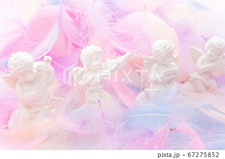 天使　カラフルな羽根 67275852