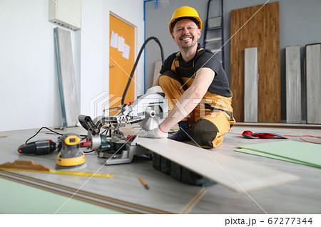 Laminate laying specialist 67277344