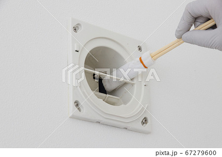 汚れた吸気口の清掃 67279600