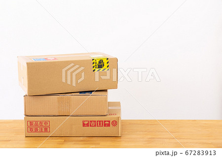 ECサイトから届いた荷物　ダンボール 67283913