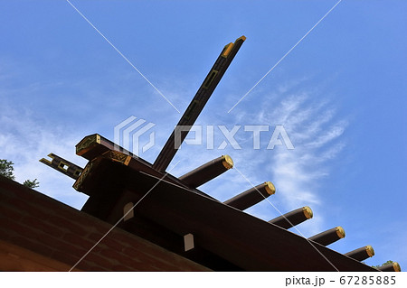 神社の屋根 67285885