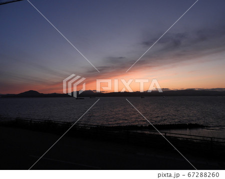 津軽海峡の夕焼け 67288260
