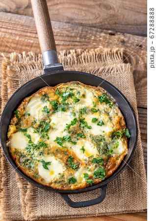 Frittata with ground meat and mozzarella 67288888