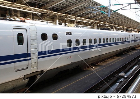 東海道新幹線N700S（グリーン車・10号車）の写真素材 [67294873] - PIXTA