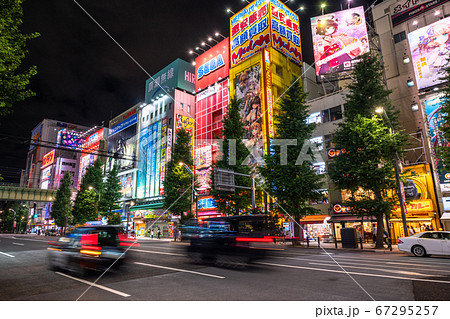 東京都 夜の秋葉原 電気街の写真素材